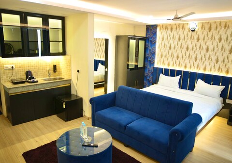 Blue stone @rizzstay dlf mypad