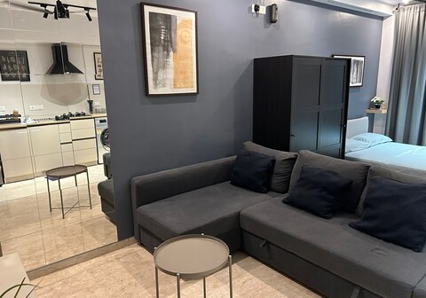 London Studio @Hiranandani Thane