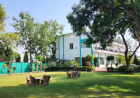 Novel Resort - Jim Corbett