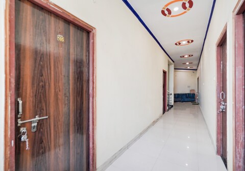 SPOT ON M L Paying Guest House