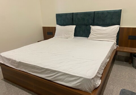 Hotel O by OYO Swastik inn