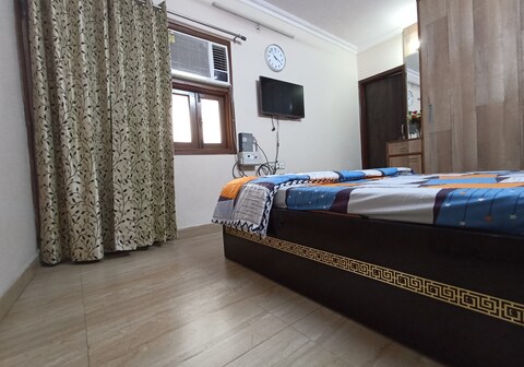 One Bedroom with Kitchen near Pulbangash Metro