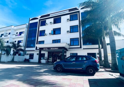 Hotel AP BROADWAY BY GEETANJALI GROUP OF HOTELS