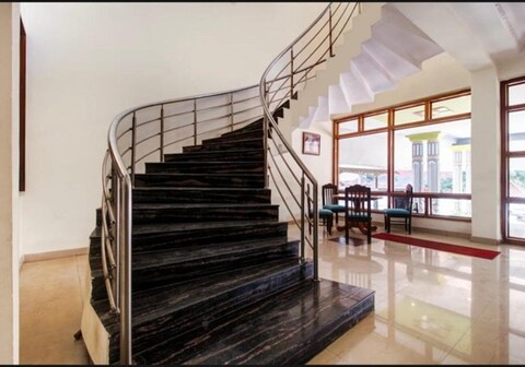 Hotel Parth International