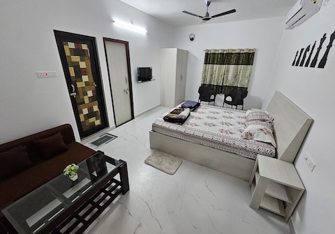 Sriram Bhawan 500M From Shree Jagannath Temple Puri