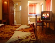 Kodaigate Hotel, Kodaikanal Kodaigate Hotel, Kodaikanal