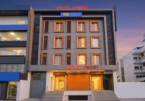FabHotel 19 West