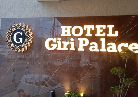 Hotel Giri Palace