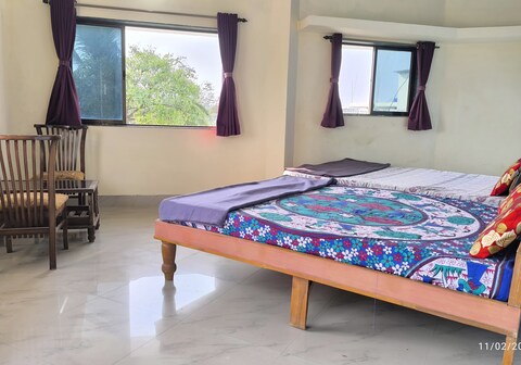 Shraddha Saburi Tourist Home