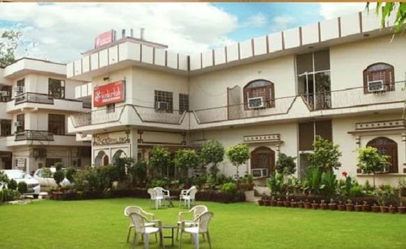 Hotel Inderlok (Pure Veg Hotel)