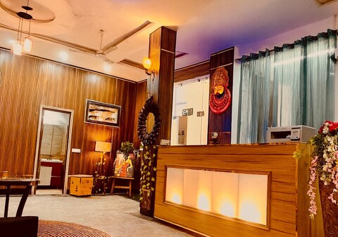 Hotel Sarwaya Inn, Saket