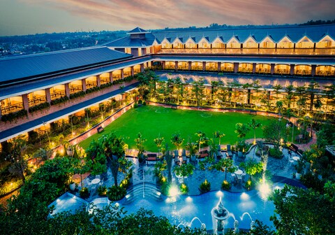 Mayfair Oasis Resort and Convention