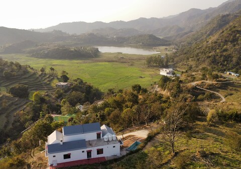 Dr.Atam Parkash Villa (Lake view)