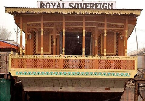 ROYAL SOVEREIGN GROUP OF HOUSEBOAT