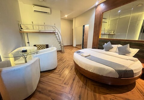 THE SAROJA GRAND VILLA RESORTS