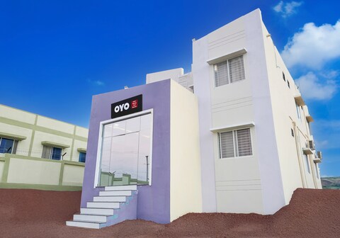 Hotel O Midway Treat Barwani