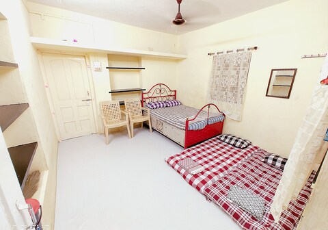 Shriguru guest house Akkalkot