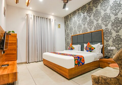 FabHotel Royal Mapple