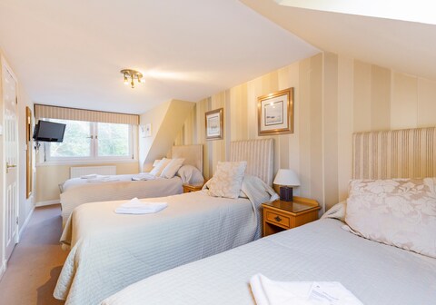 OYO Arden Guest House, Craigmillar Castle Edinburgh