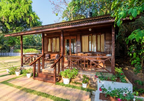 SaffronStays Little Paradise