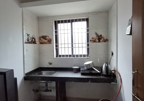 White House Beach Apartments