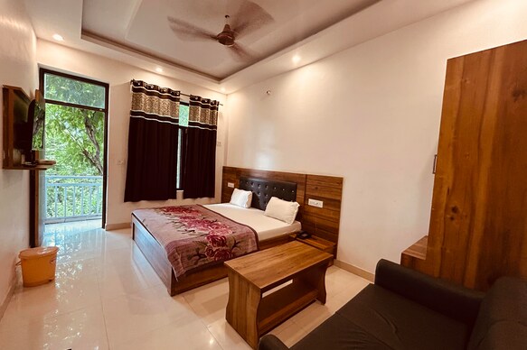Alaknanda Motel & Restaurant