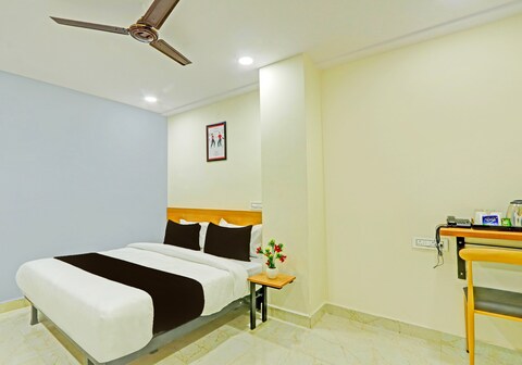 Super Townhouse La Vista Inn Grand Hotel