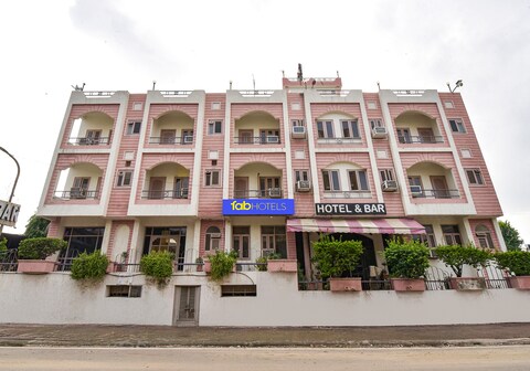 FabHotel Rajlaxmi Palace