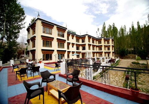 Hotel Khakshal Chubi