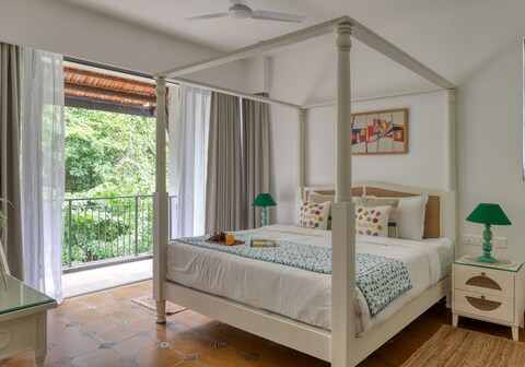 tisyastays | Radiant 1BHK Apartment with Infinity Pool, 5mins to beach