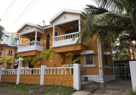CaSaAmarelo B 3Bhk AC WiFi Candolim Beach500m