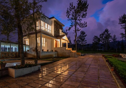 StayVista at 2 Rooms @ Villa Hugel