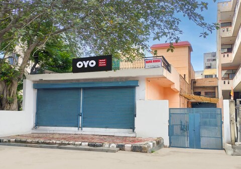 Super Hotel O Rama House Near Peeragarhi Metro Station