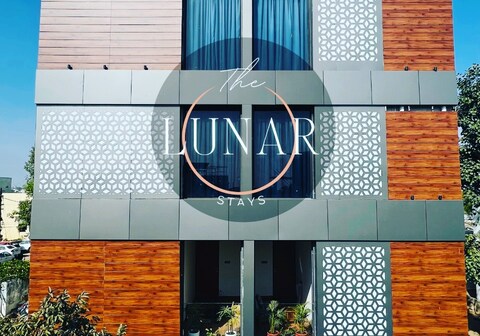 Hotel Lunar Stays