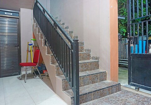 Hotel O Almeerah Homestay Syariah Near RS Hermina