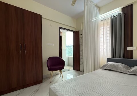 C suites Jade
