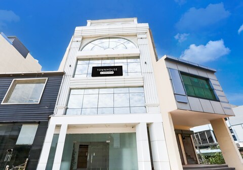 Super Townhouse Eden Garden Zirakpur