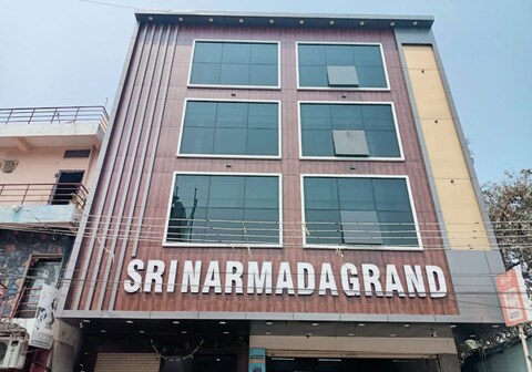 SRI NARMADA GRAND PREMIUM AND LUXURY ROOMS