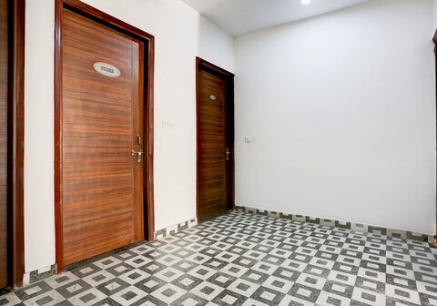 Hotel O Dam View & Restaurant