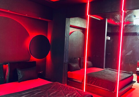 Rizz Stay Entire Studios | DLF My Pad