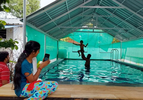 Johnson's Homestay With Pool & Ecohouseboat near town & beach