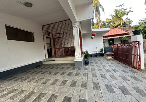 Sachu and Rose 3BHK near Jubilee Street