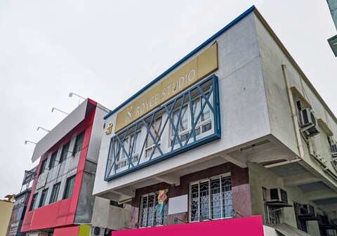 Collection O Royce Studios Near Pune Airport