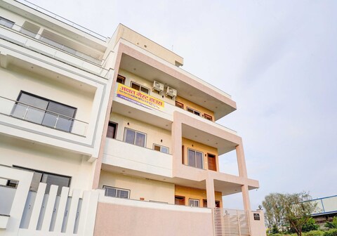 Hotel O akshat guest house