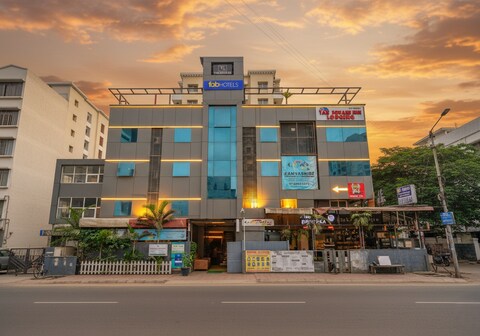 FabHotel Tan Square - Nr. Eon IT Park