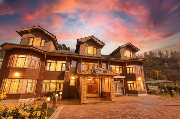 Hayat Residency (10 min. drive to Main Market)