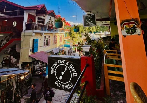 NONSTOP Cafe and Homestay