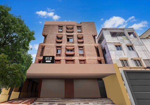 Super Hotel O Suryabagh Near Jagadamba Theater