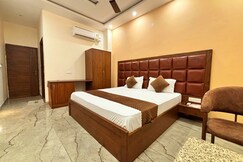 Hotel aroma crown, Zirakpur Hotel aroma crown, Zirakpur