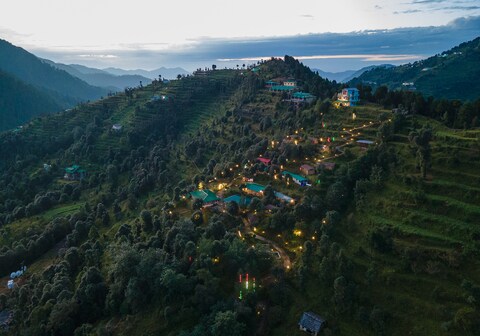Oak climbing resort